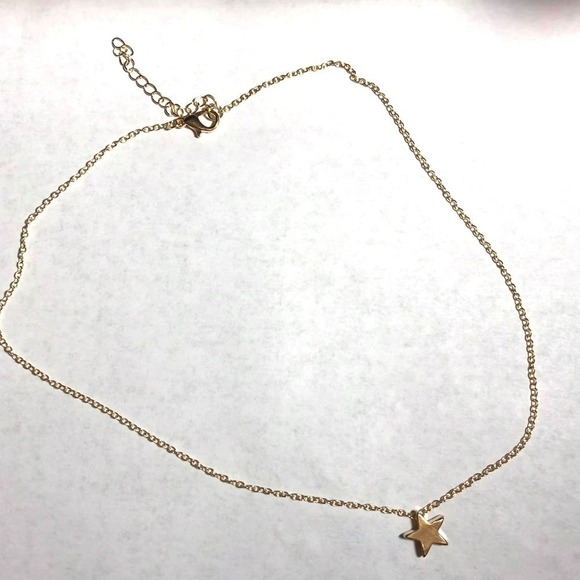 Minimalistic Golden Star Necklace - Picture 5 of 7